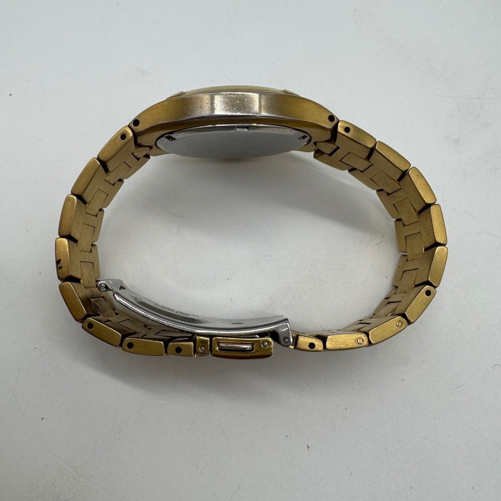 Citizen Eco-Drive WR100 Gold Tone Men's Watch E101-K17551 Day Date Solar - Picture 4 of 6